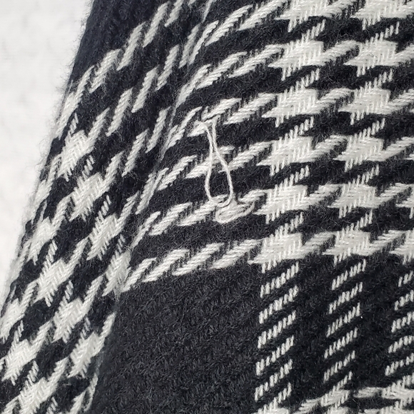Anne Klein Houndstooth Cape - Picture 6 of 6